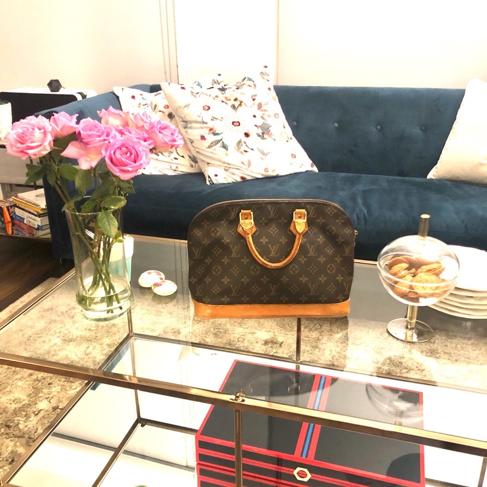 Louis Vuitton Alma Canvas Monogram handbag